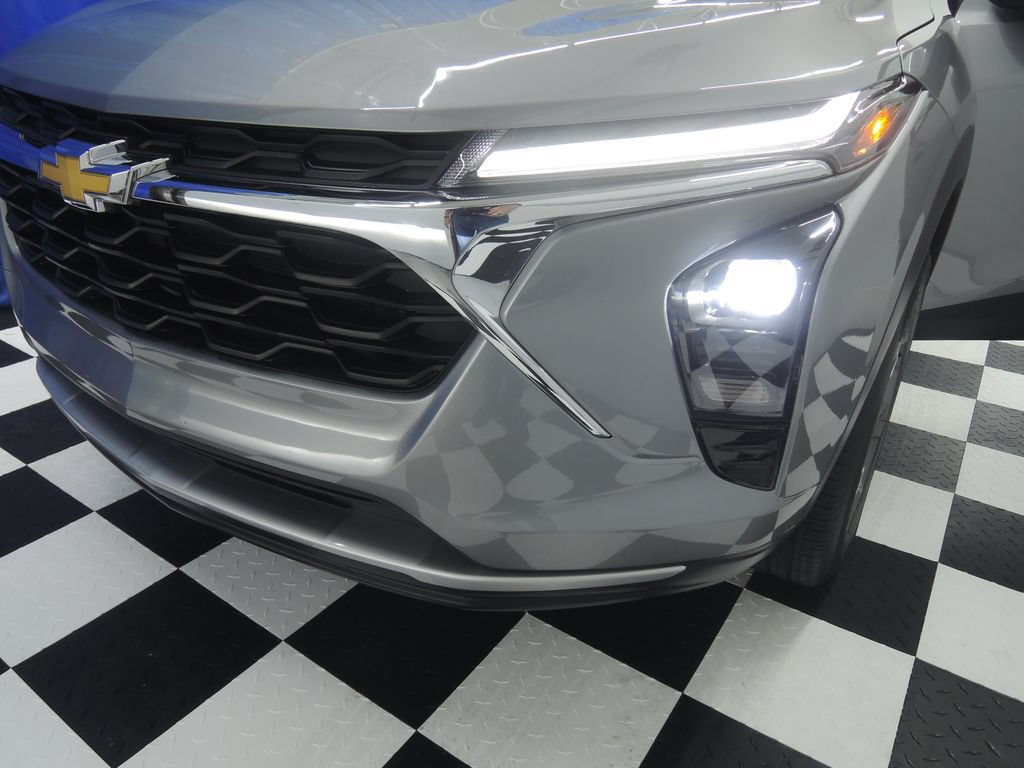 Used 2024 Chevrolet Trax LT w/ Driver Confidence Package FWD image 33