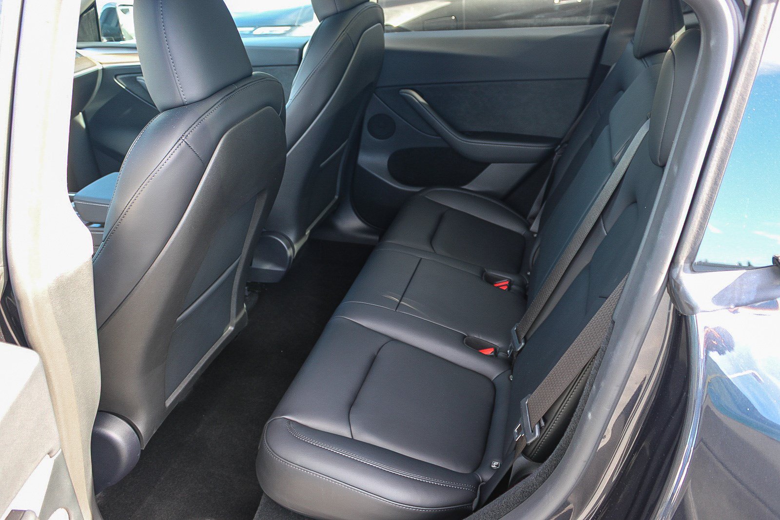 Used 2024 Tesla Model Y Long Range AWD/4WD image 19