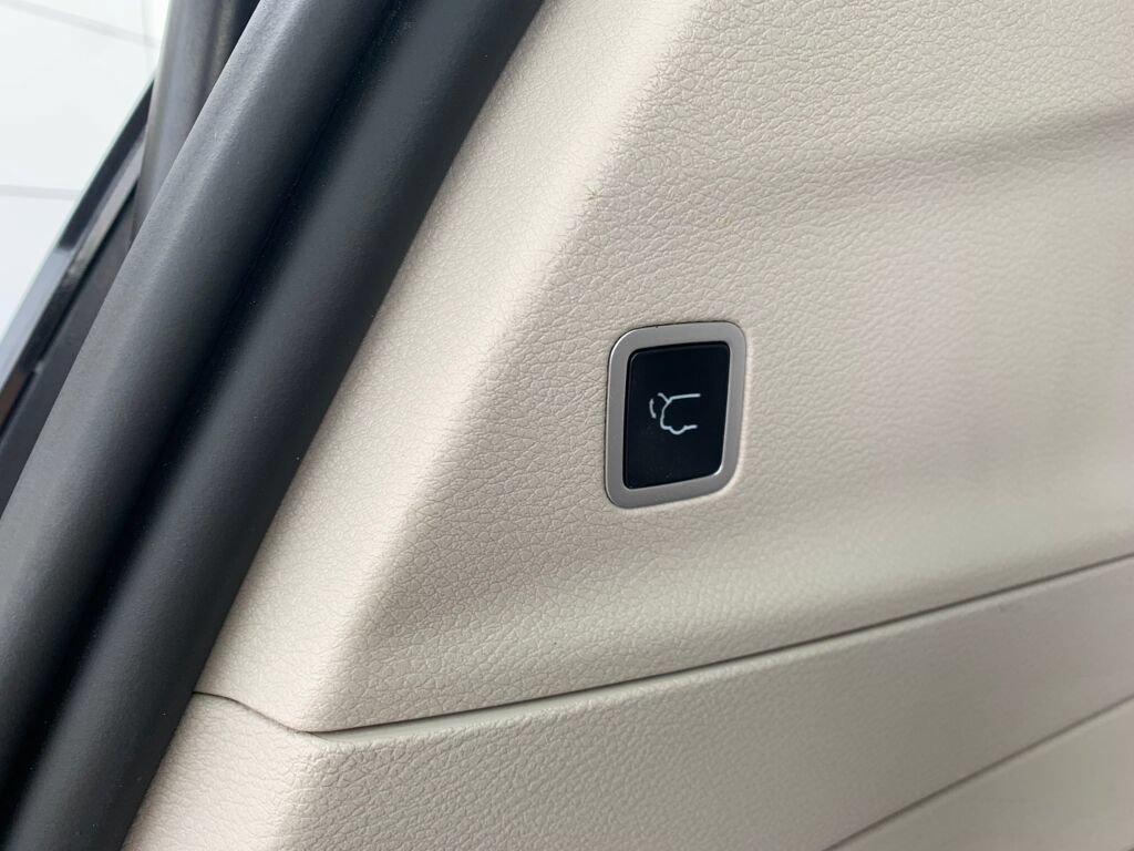 Used 2023 Chrysler Pacifica Touring-L FWD image 26