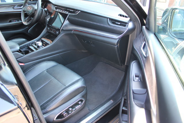 Used 2025 Jeep Grand Cherokee L Overland w/ Luxury Tech Group IV AWD/4WD image 53