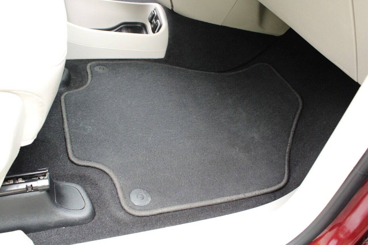 Used 2021 Chrysler Pacifica Touring-L FWD image 15