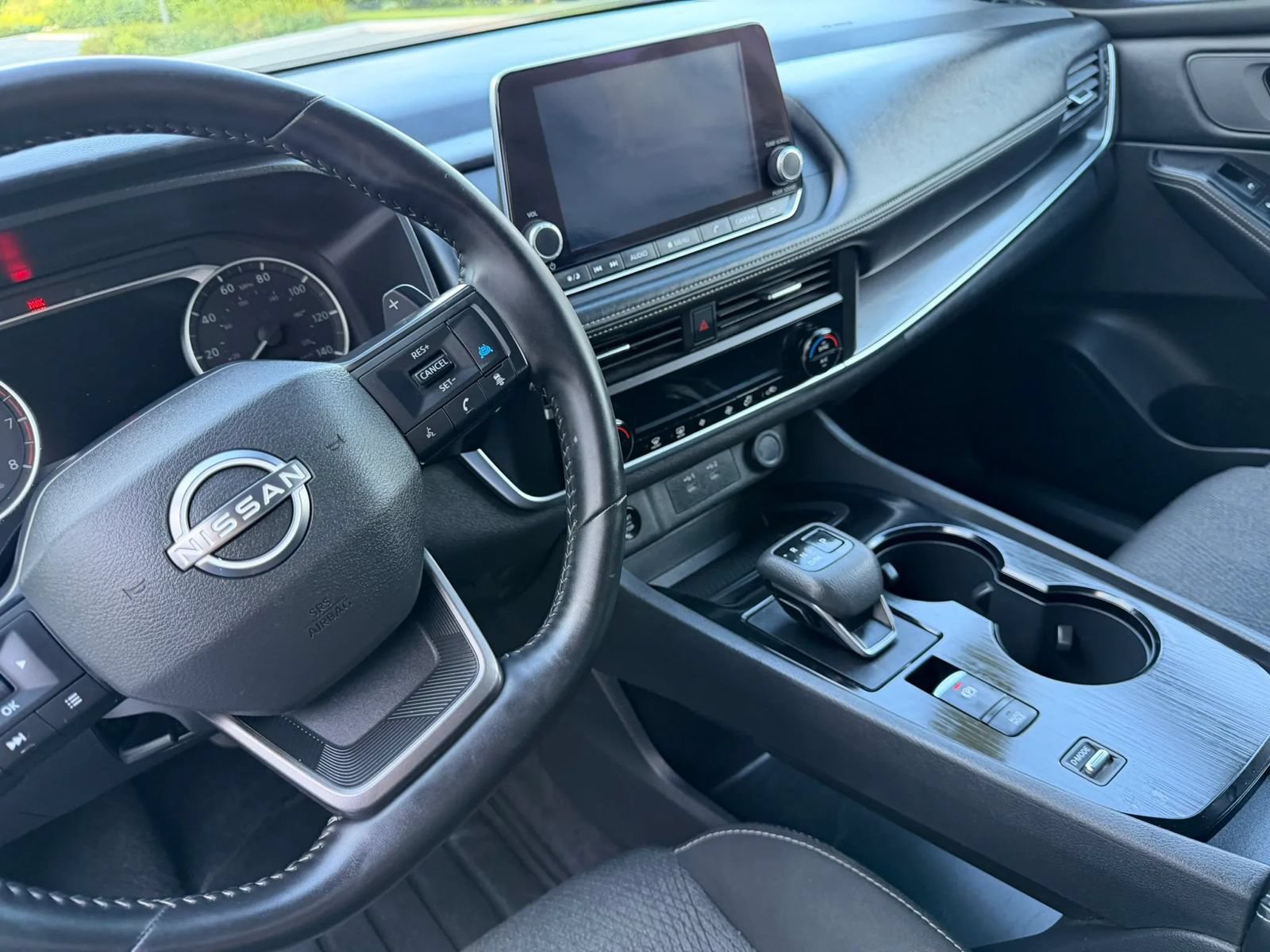 Used 2025 Nissan Rogue SV FWD image 46