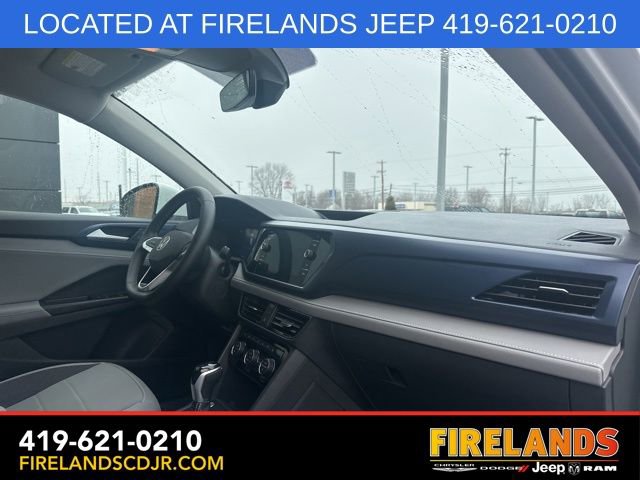 Used 2024 Volkswagen Taos SE image 14