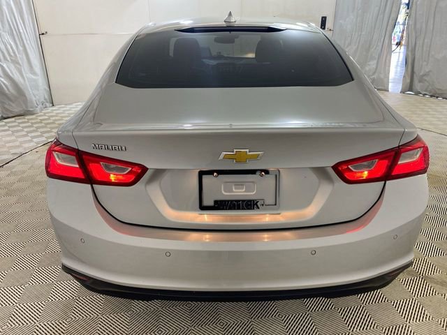 Used 2018 Chevrolet Malibu RS w/ Driver Confidence Package FWD image 9