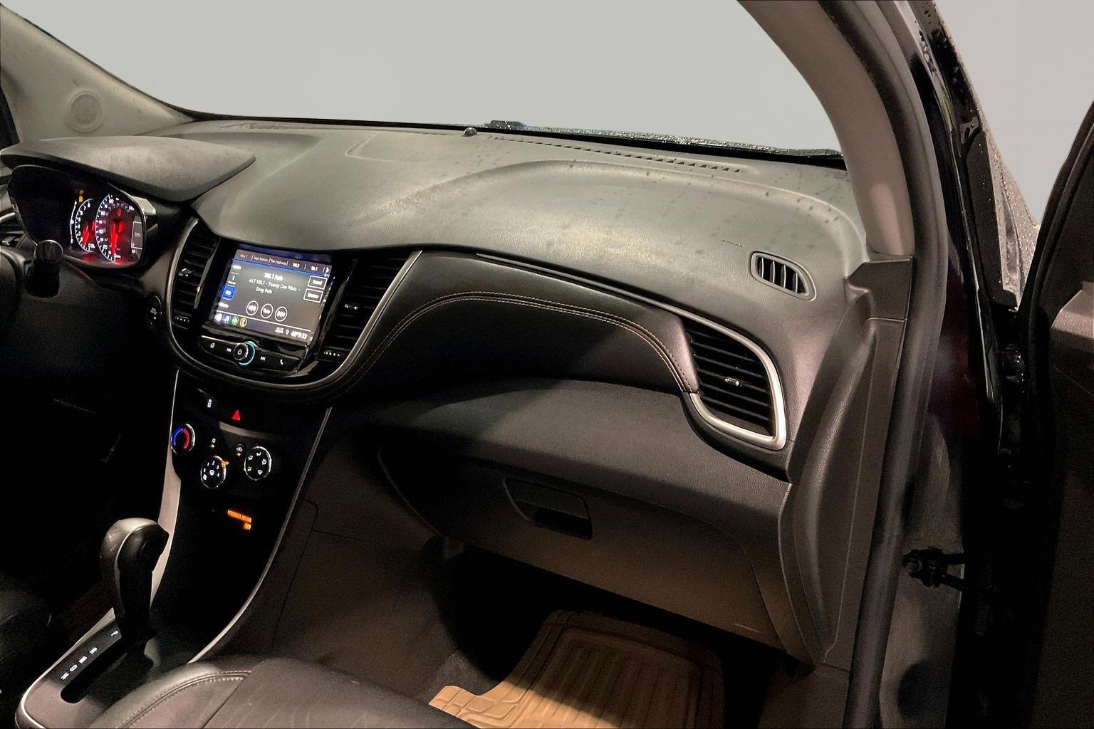 Used 2022 Chevrolet Trax LT w/ Driver Confidence Package AWD/4WD image 25