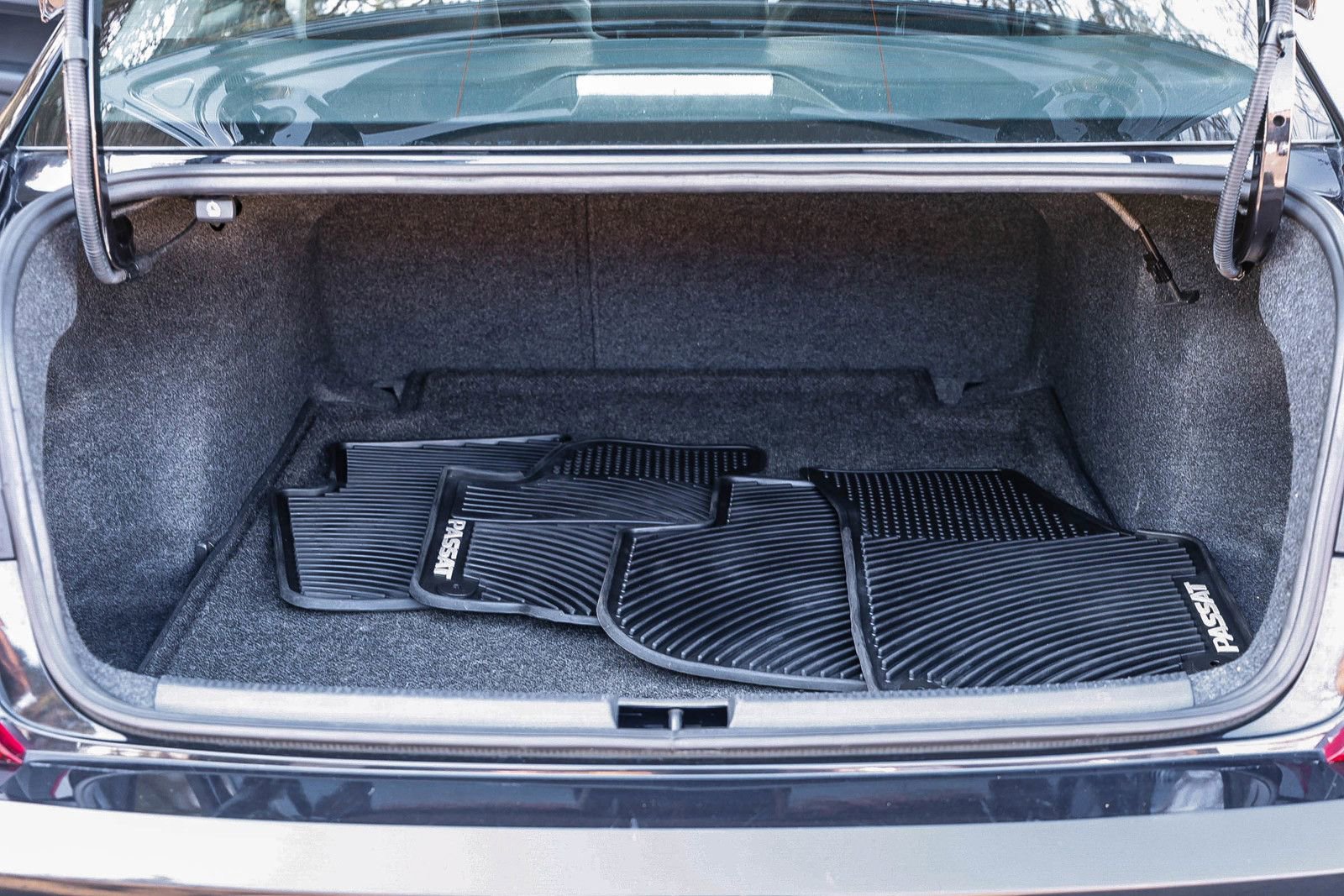 Used 2018 Volkswagen Passat 2.0T R-Line image 25