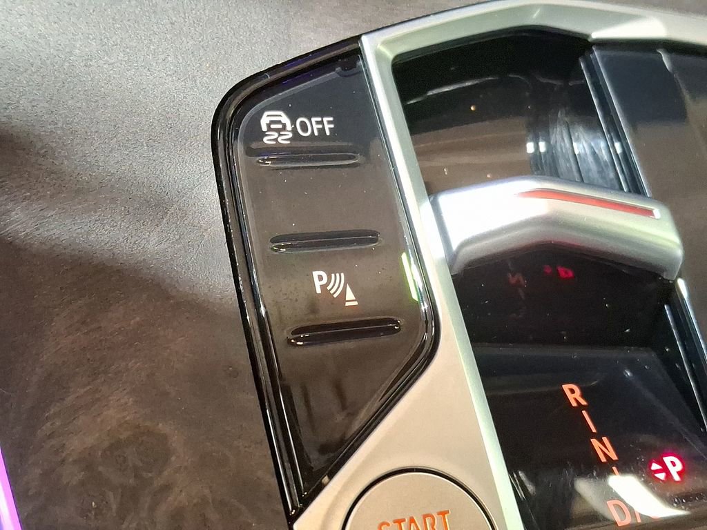 Used 2024 BMW X7 xDrive40i w/ M Sport Package image 17