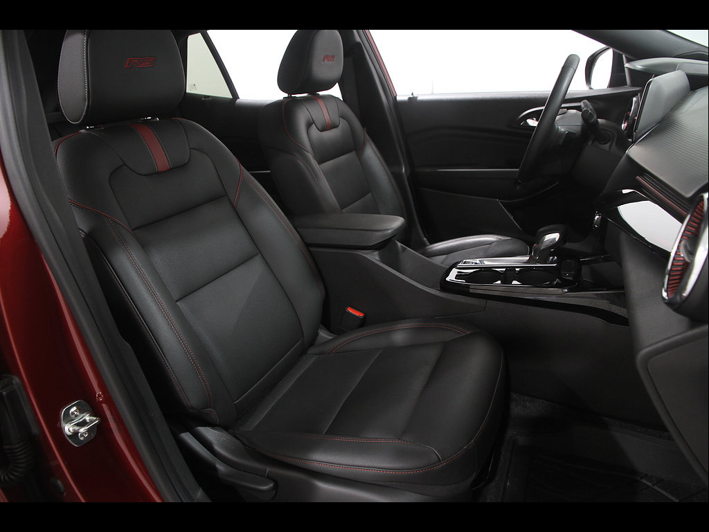Certified 2025 Chevrolet Trax RS w/ Driver Confidence Package FWD image 16