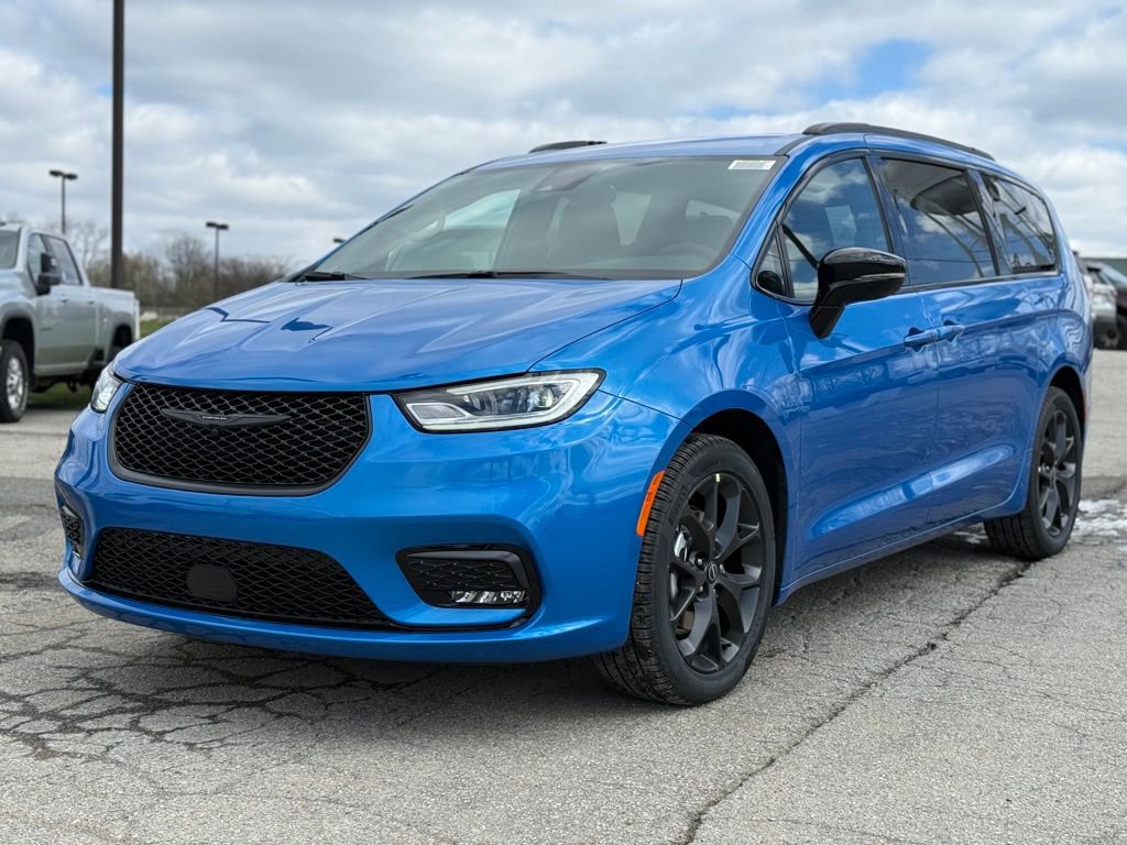 New 2026 Chrysler Pacifica Select FWD image 2