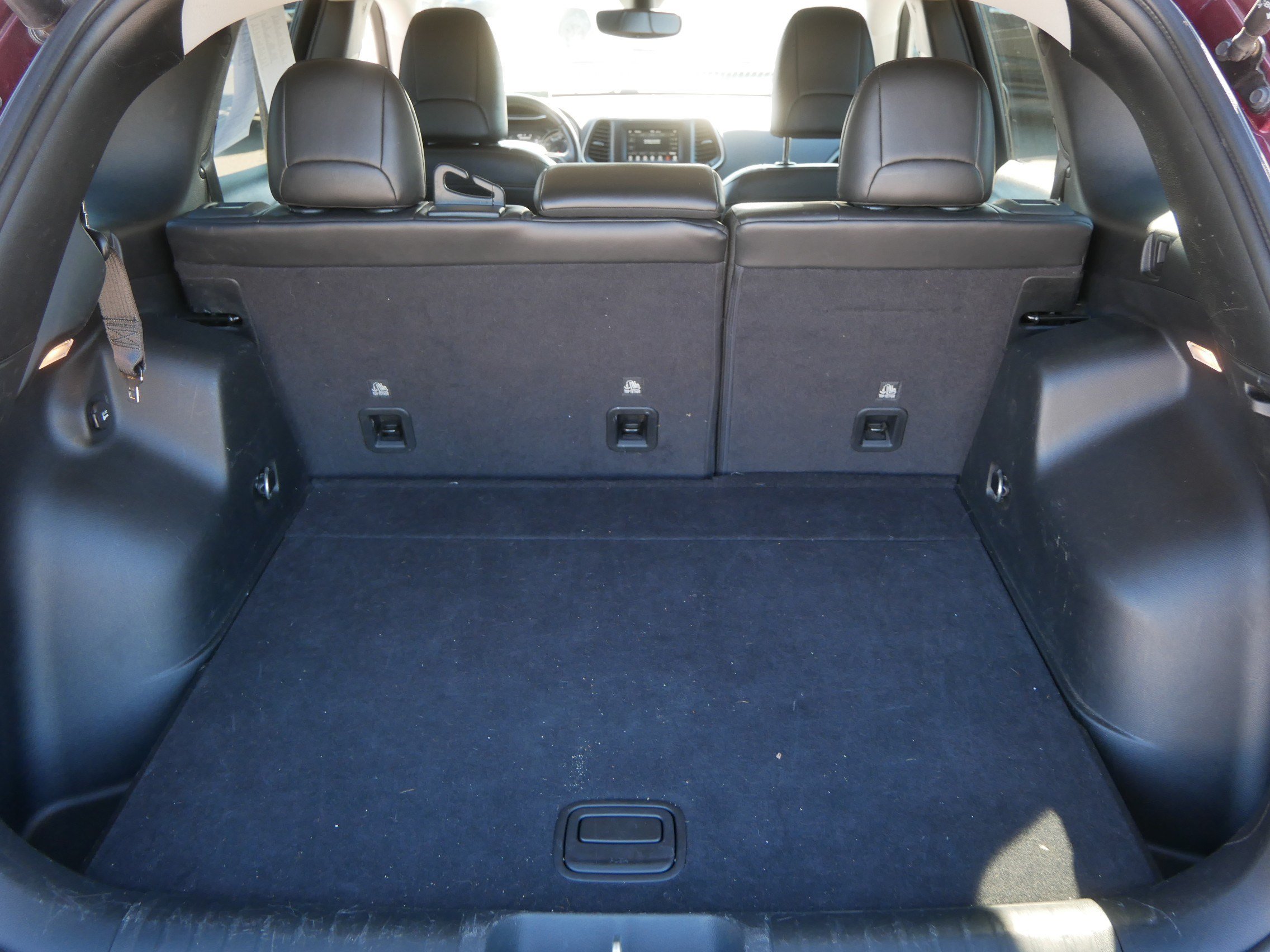 Certified 2020 Jeep Cherokee Latitude Plus w/ Comfort/Convenience Group AWD/4WD image 19