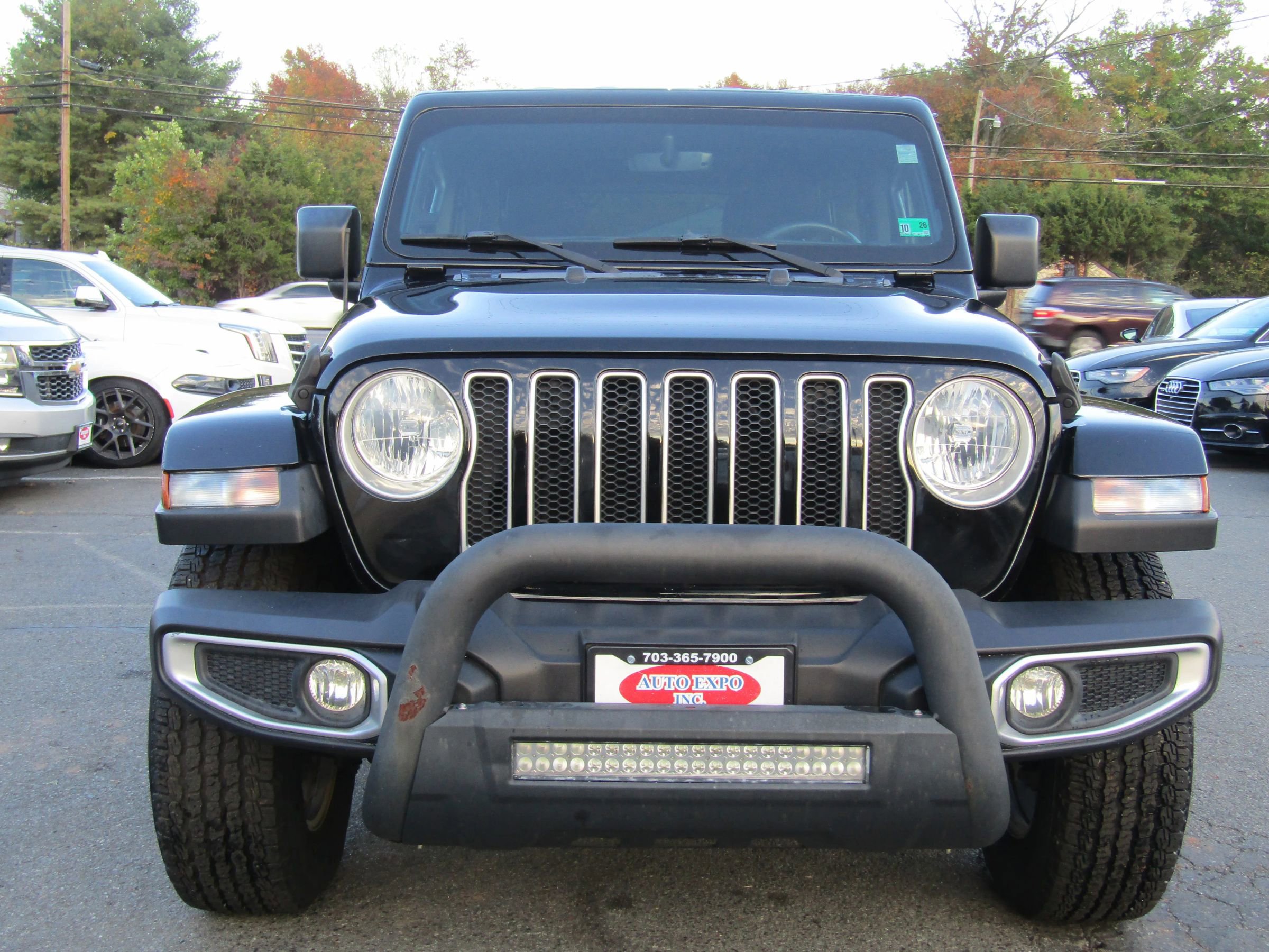Used 2018 Jeep Wrangler Unlimited Sahara image 2