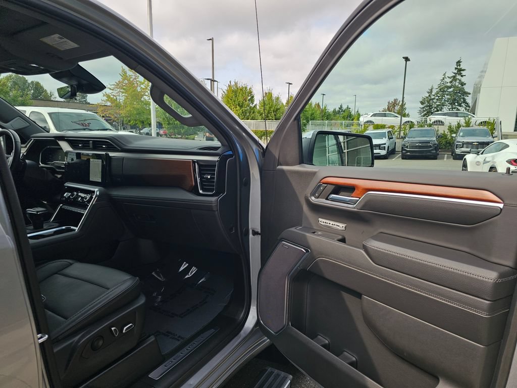 Used 2023 GMC Sierra 1500 Denali w/ Technology Package AWD/4WD image 14