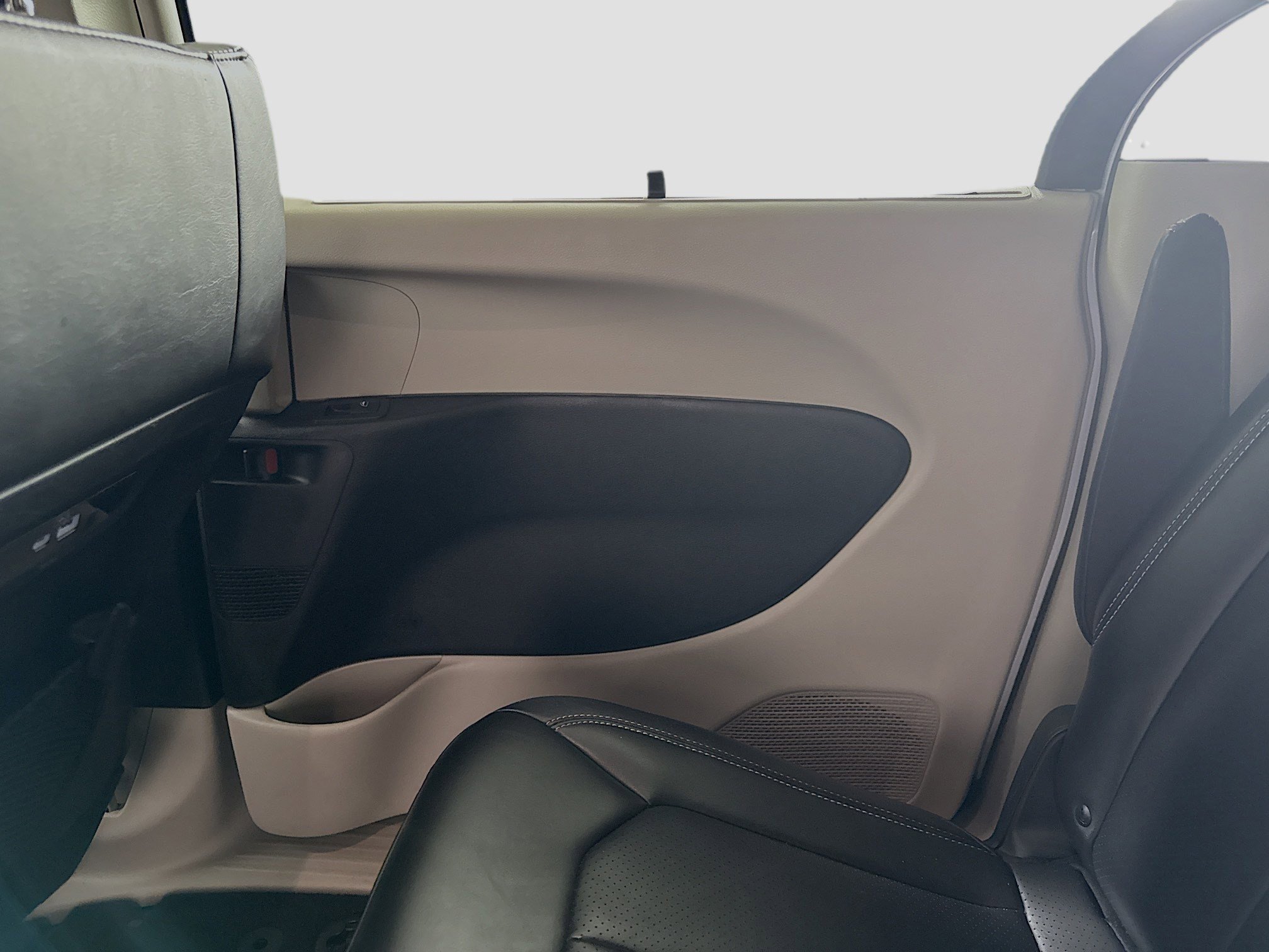 Used 2023 Chrysler Pacifica Touring-L image 28