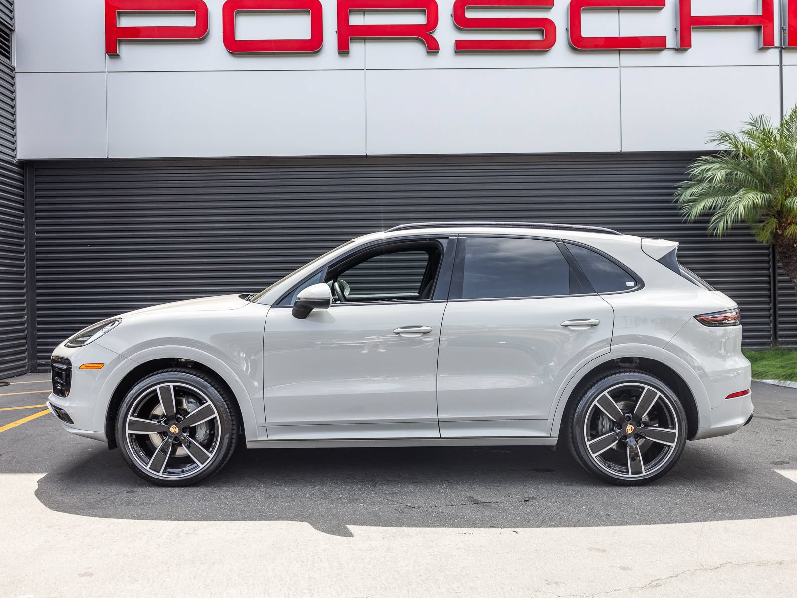 Certified 2023 Porsche Cayenne S AWD/4WD image 2