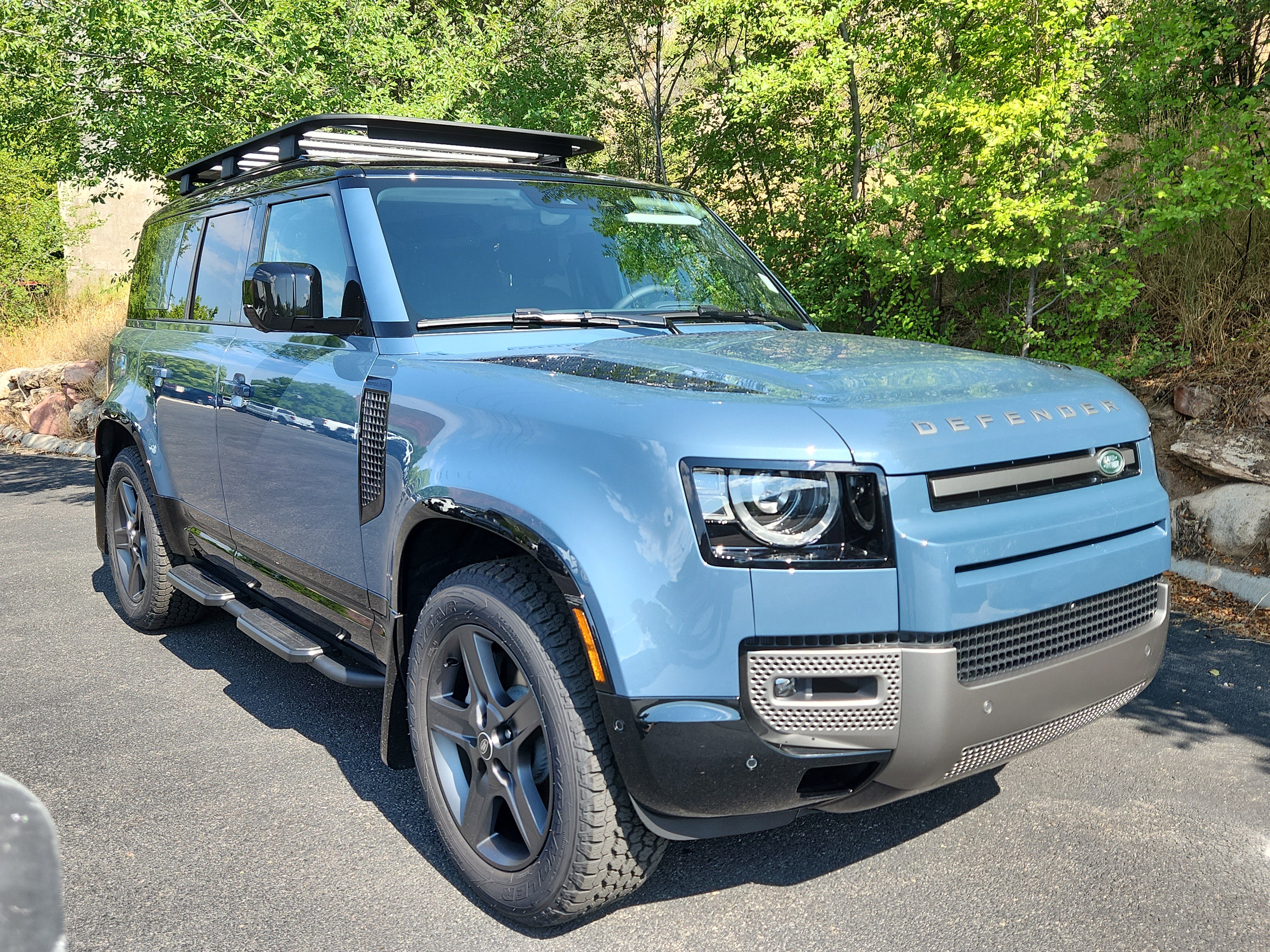 New 2025 Land Rover Defender 110 X-Dynamic SE image 1