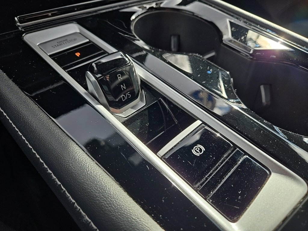 Used 2024 Volkswagen Atlas Cross Sport SEL Premium R-Line image 22