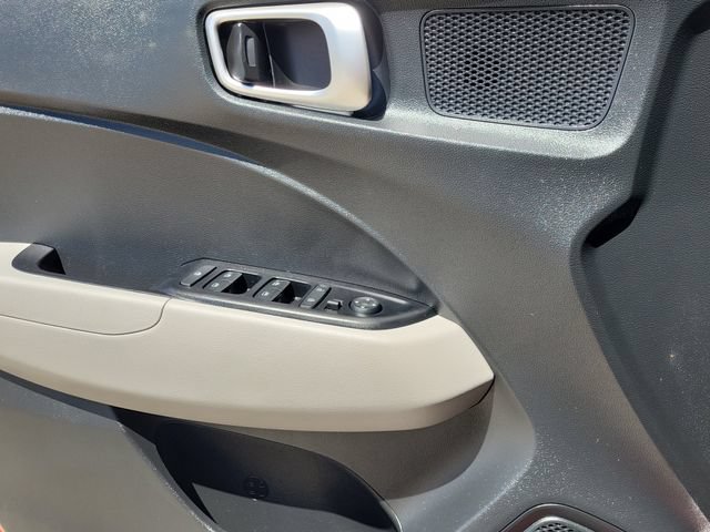 Used 2024 Hyundai Venue SEL FWD image 22