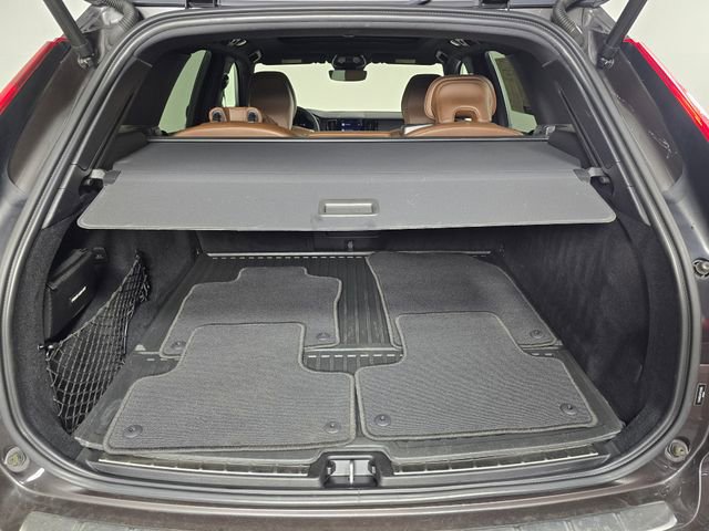 Used 2023 Volvo XC60 T8 Ultimate w/ Climate Package image 16