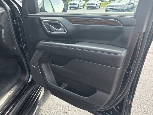 Used 2024 Chevrolet Suburban Premier AWD/4WD image 28