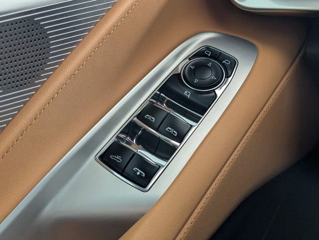 Used 2024 Chevrolet Corvette Stingray Preferred Conv w/ Z51 Performance Package RWD image 28