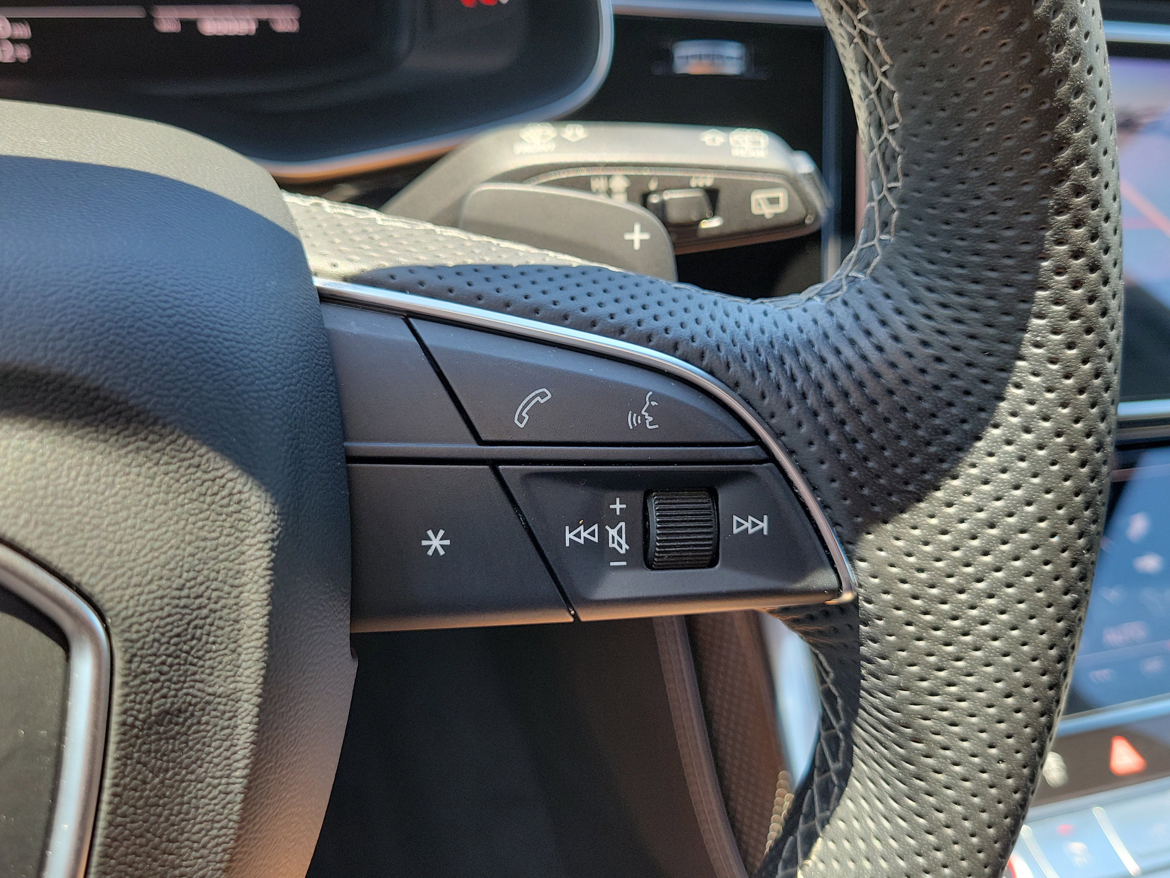 Used 2023 Audi SQ7 Prestige AWD/4WD image 25