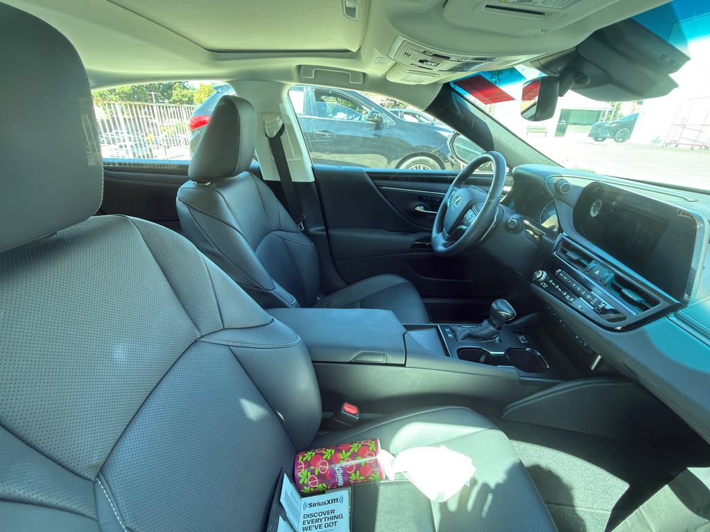 Certified 2024 Lexus ES 300h w/ Premium Package FWD image 8
