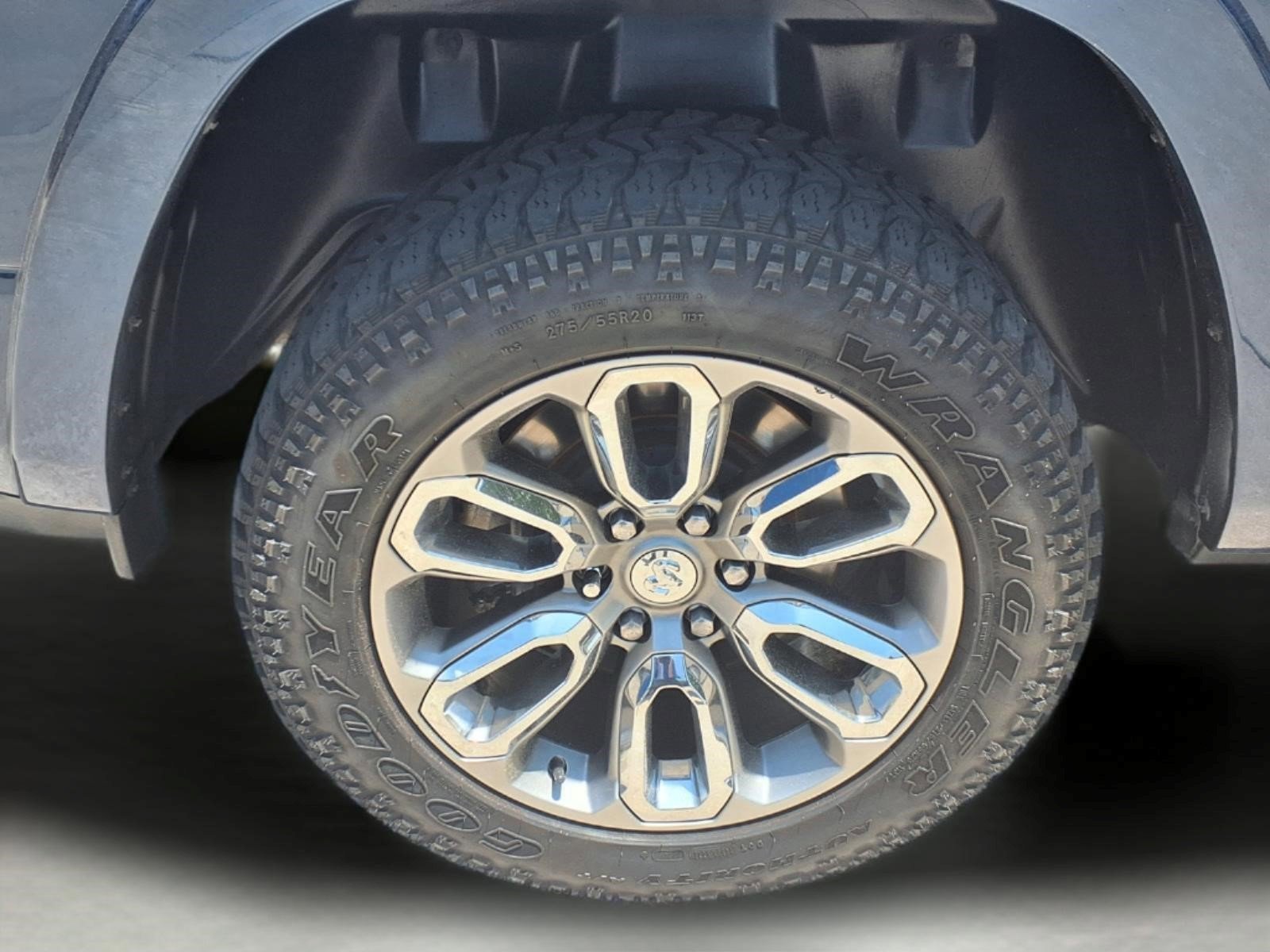 Used 2021 RAM 1500 Laramie w/ Sport Appearance Package AWD/4WD image 9