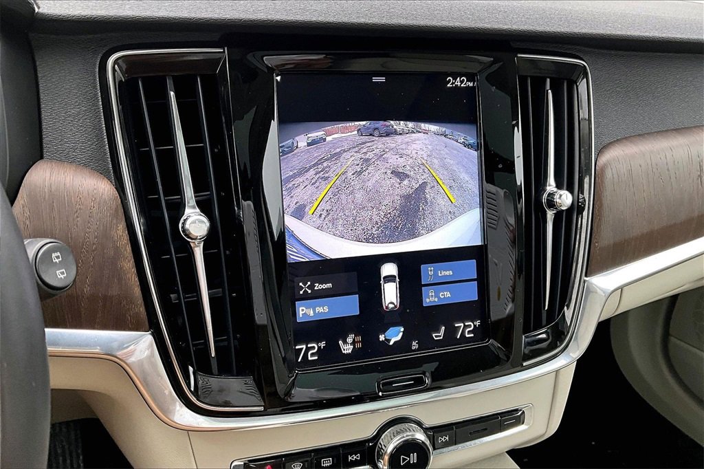 Used 2021 Volvo V90 T6 Cross Country image 13