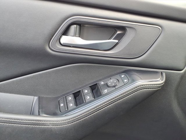 Used 2024 Nissan Rogue SV image 23