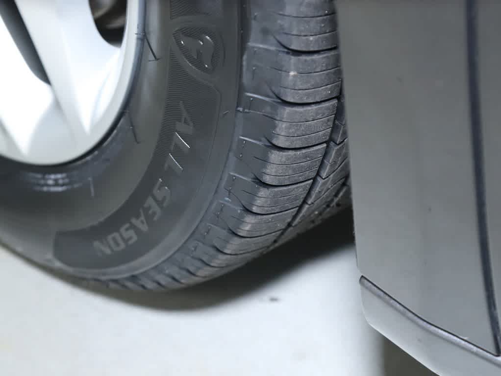 Used 2017 Chrysler Pacifica Touring-L Plus w/ Tire & Wheel Group FWD image 36