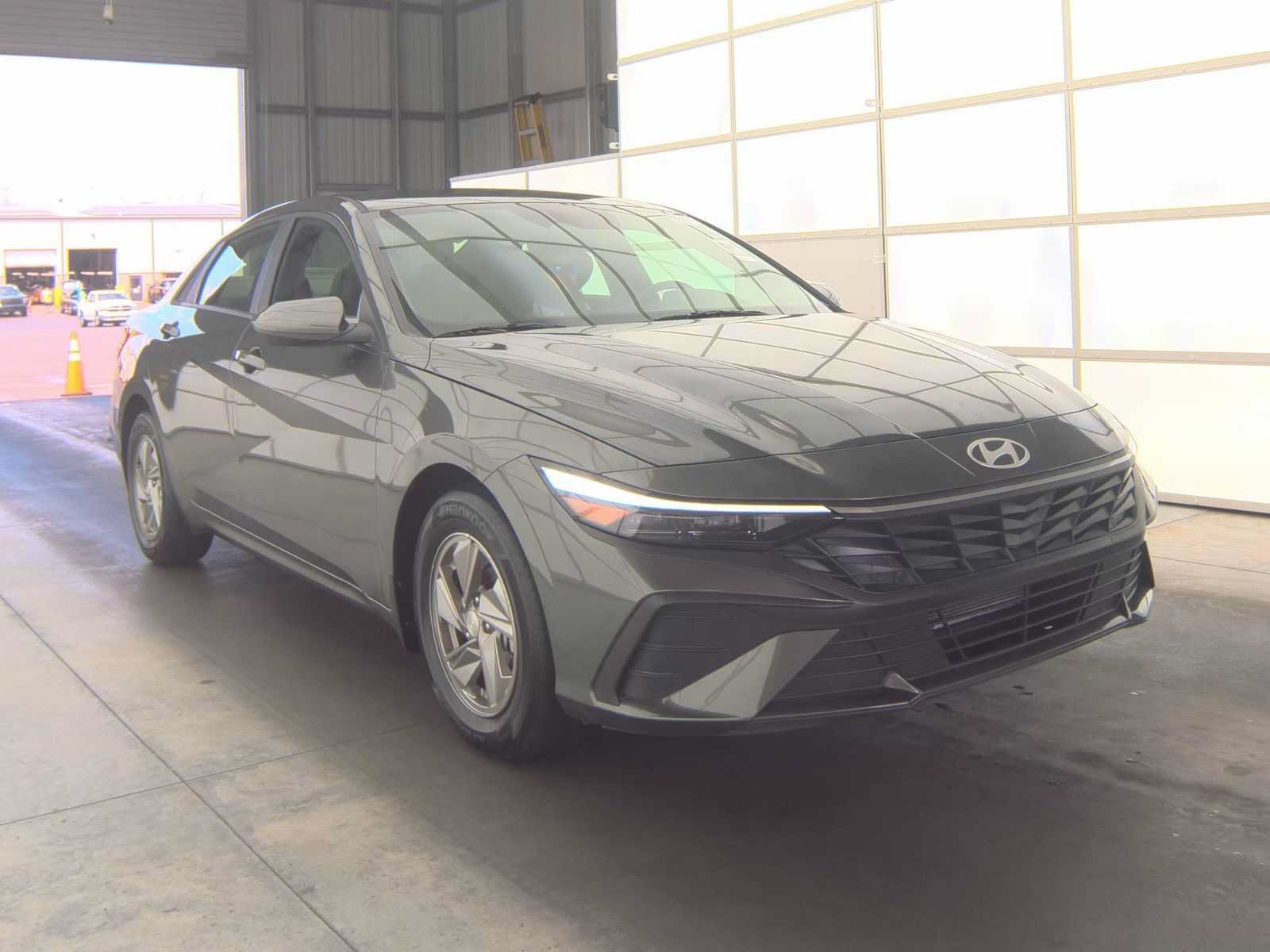 Used 2026 Hyundai Elantra SE FWD image 7