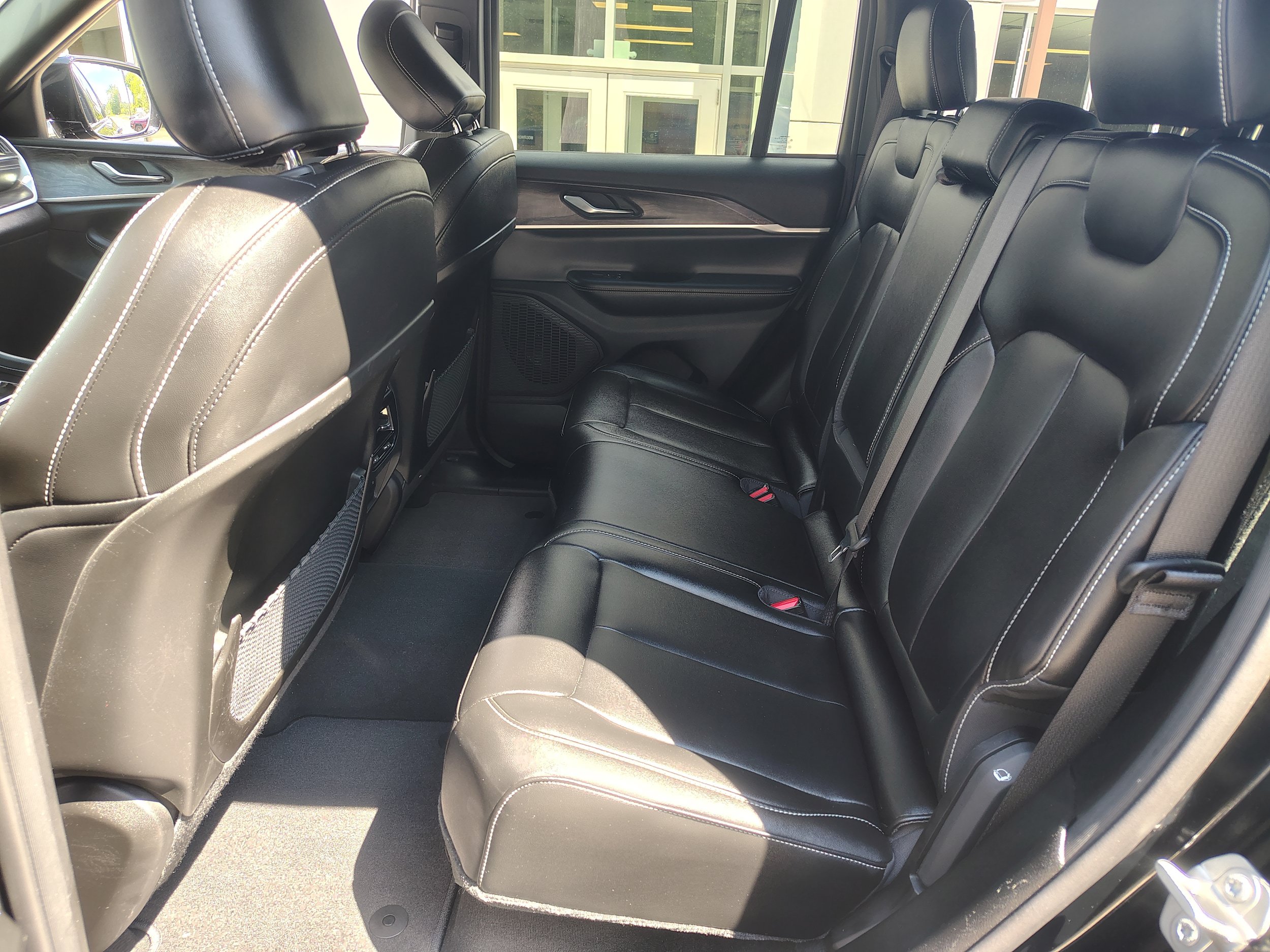 Certified 2024 Jeep Grand Cherokee Limited w/ Black Appearance Package AWD/4WD image 24