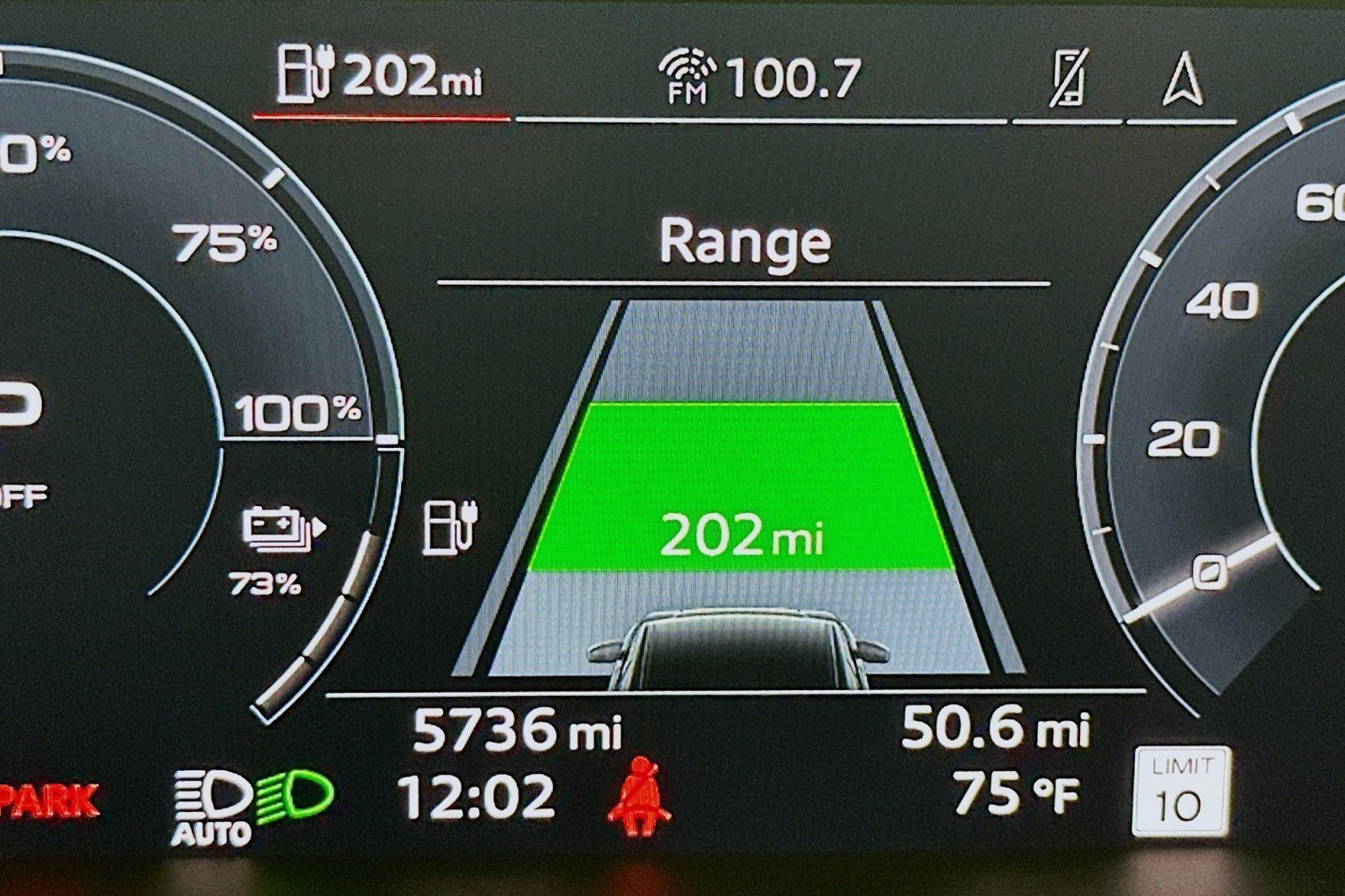 Used 2025 Audi Q4 e-tron Premium Plus w/ Premium Plus RWD image 19