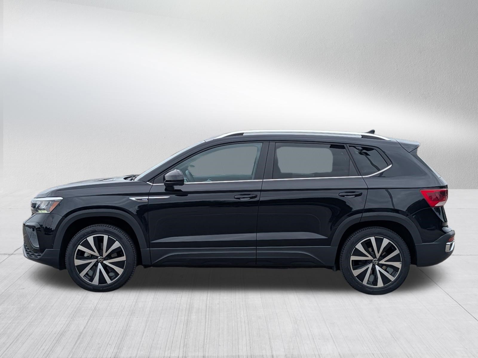 Certified 2023 Volkswagen Taos SE w/ Panoramic Sunroof Package AWD/4WD image 4