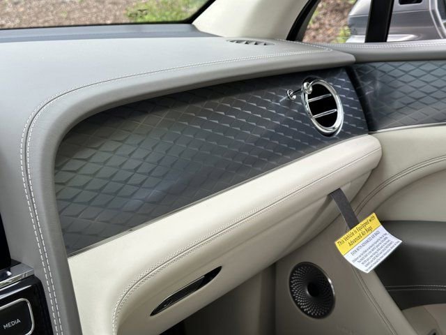 New 2024 Bentley Bentayga Extended Wheelbase image 27