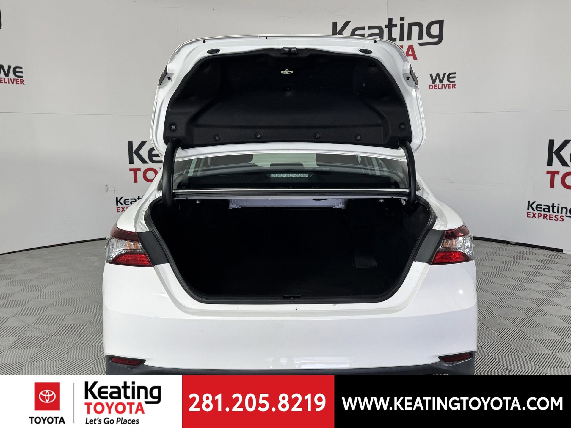 Used 2021 Toyota Camry LE image 17