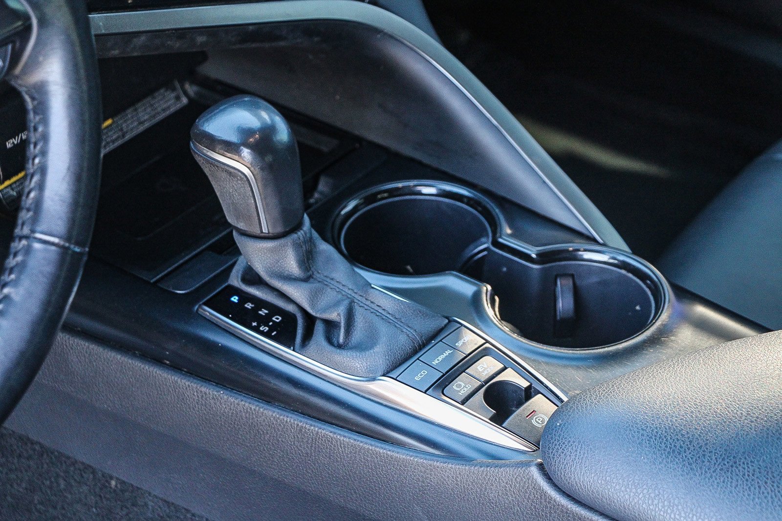 Used 2020 Toyota Camry SE image 21