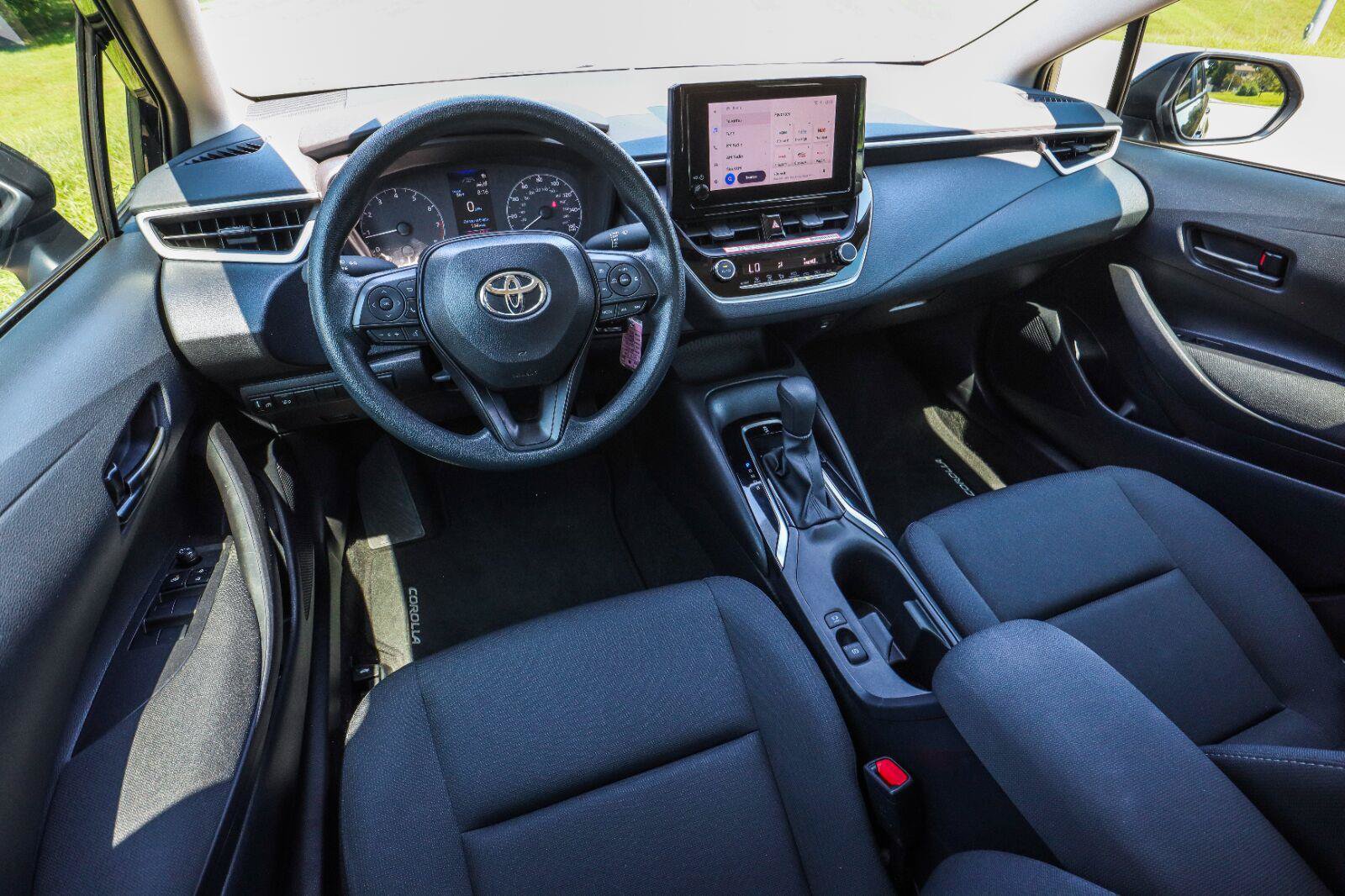 Used 2025 Toyota Corolla LE FWD image 21