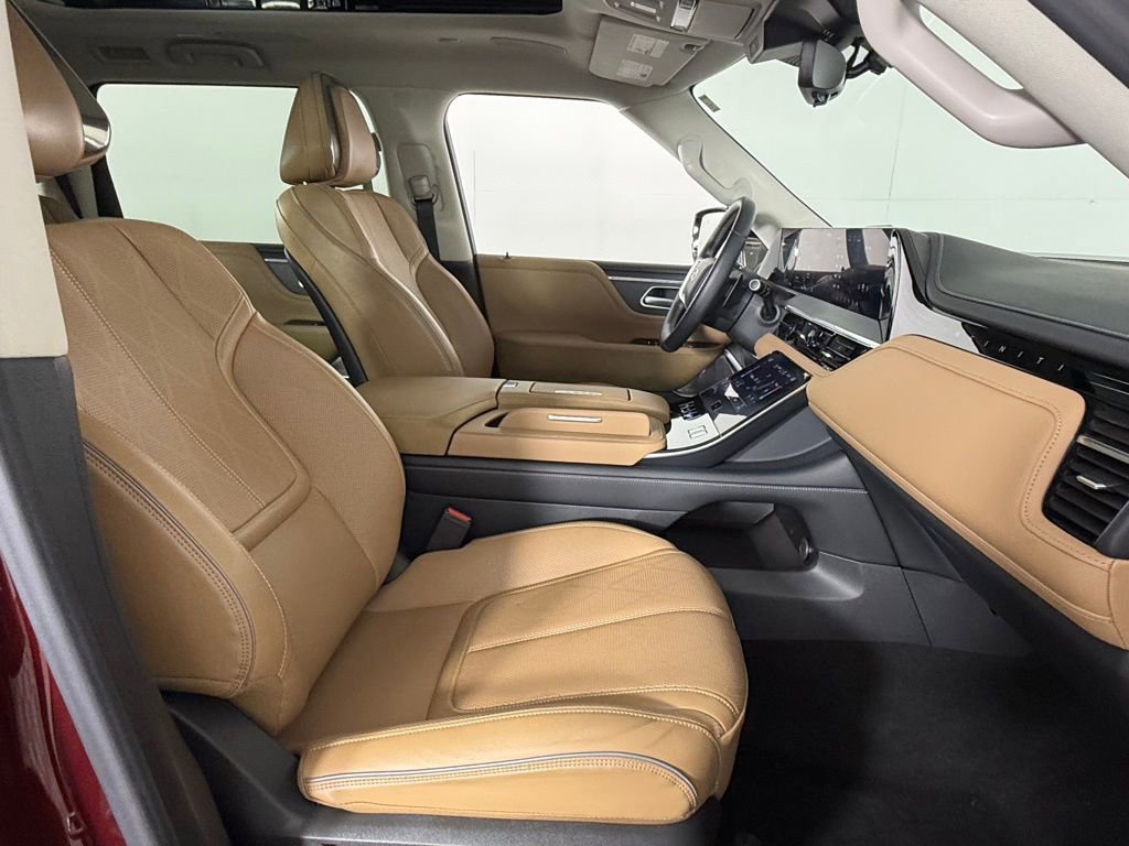 Used 2025 INFINITI QX80 Sensory image 35