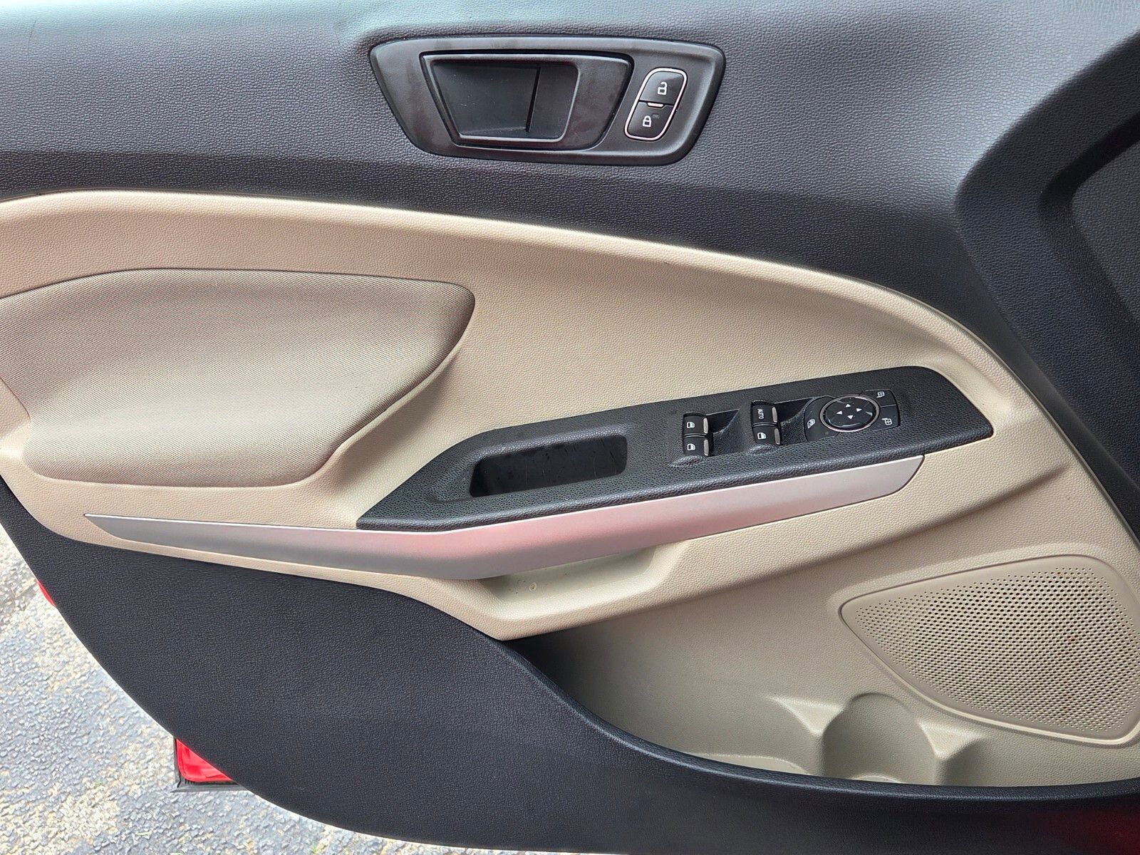 Used 2020 Ford EcoSport S image 30