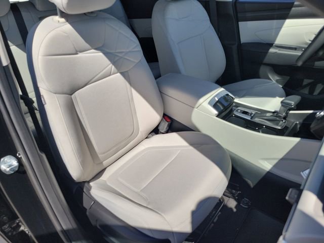Certified 2025 Hyundai Tucson SE image 17