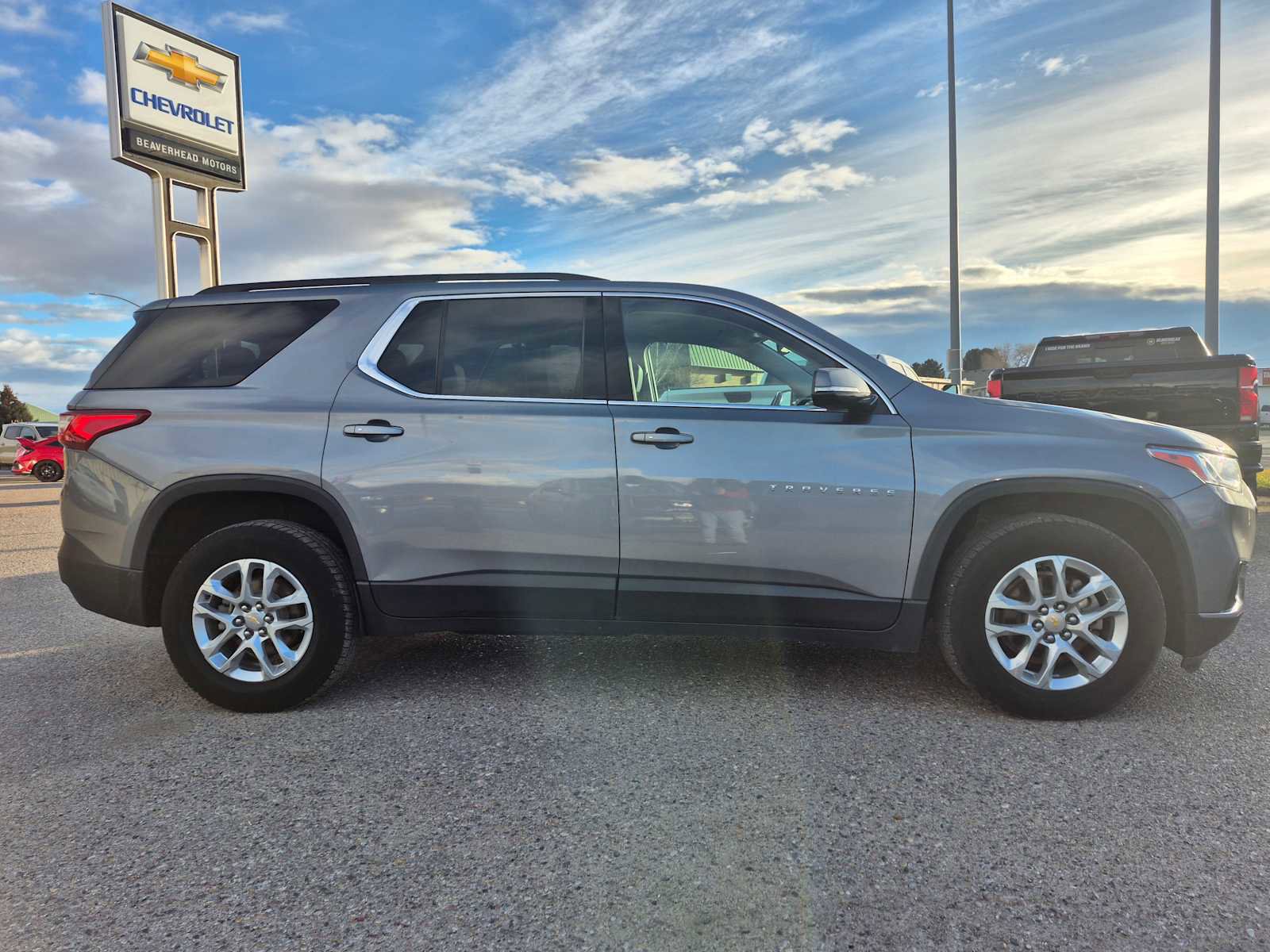 Used 2019 Chevrolet Traverse LT image 2