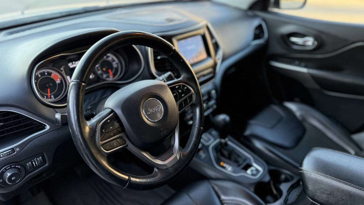 Used 2019 Jeep Cherokee Latitude Plus image 11