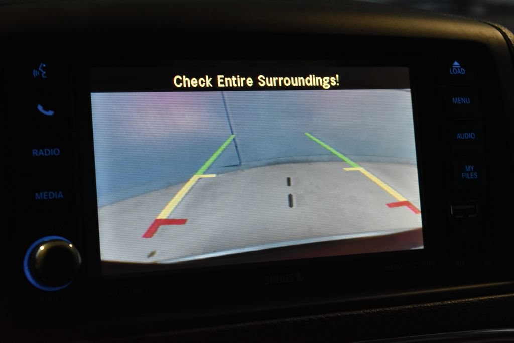Used 2016 Chrysler Town & Country Touring FWD image 11