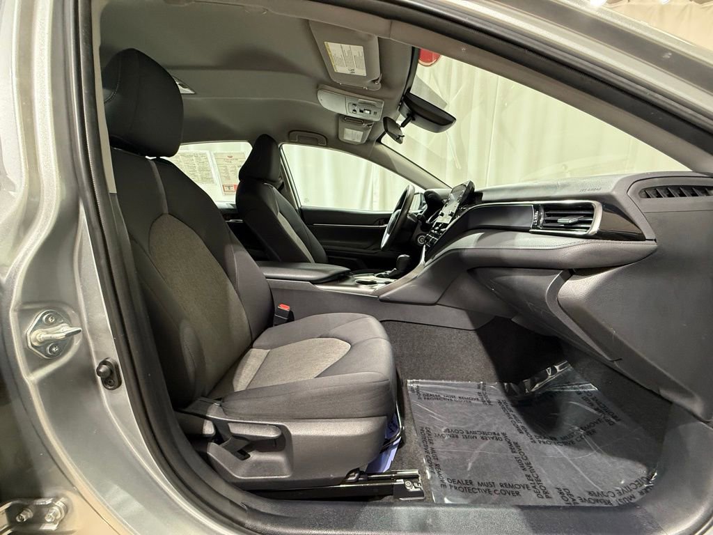 Used 2022 Toyota Camry LE image 19