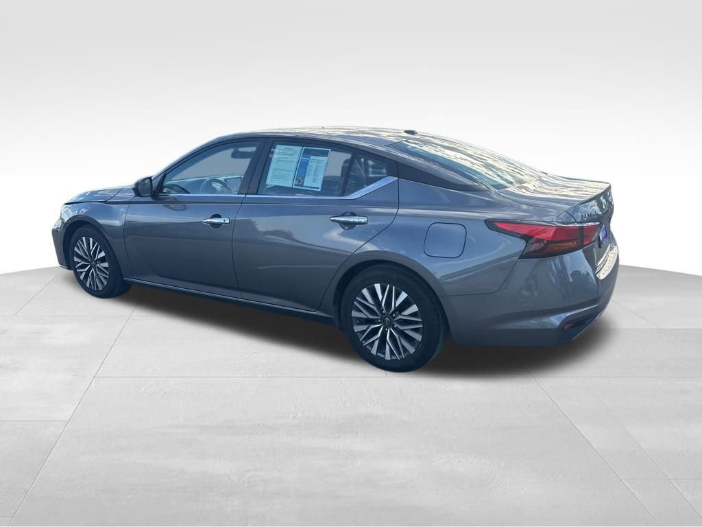Used 2024 Nissan Altima 2.5 SV image 4