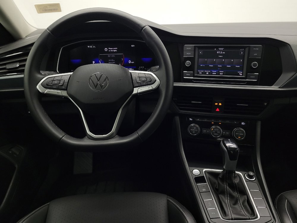 Used 2024 Volkswagen Jetta SE w/ Panoramic Sunroof Package image 22