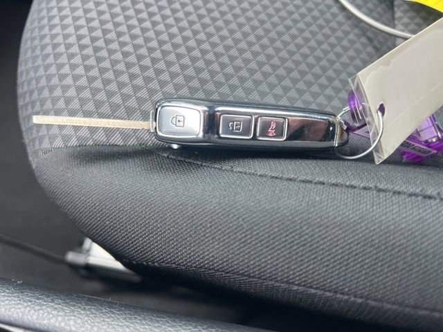 Certified 2025 Kia Soul LX w/ LX Technology Package FWD image 33