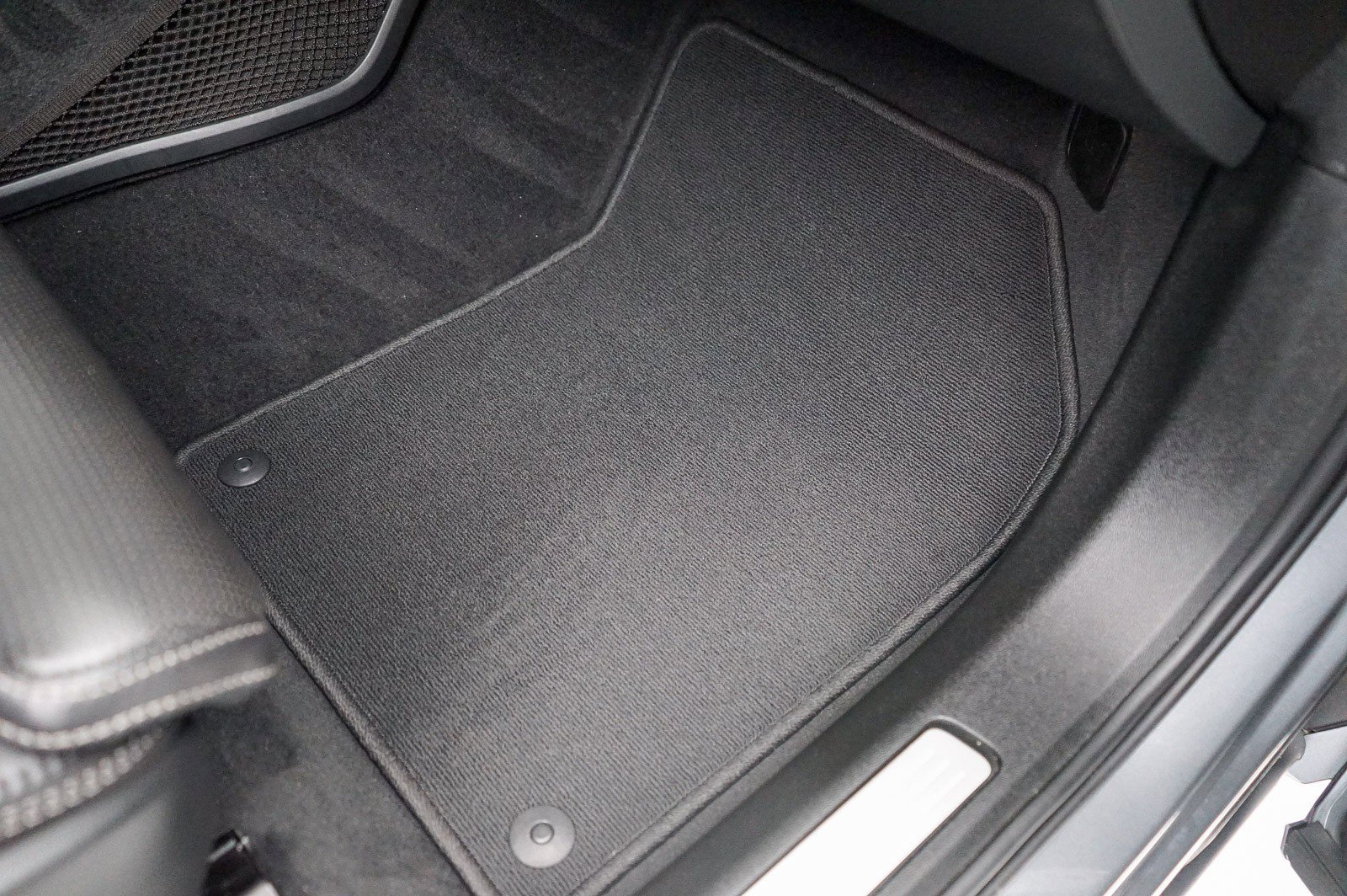 Used 2020 Volvo XC60 T8 Inscription w/ Protection Package Premier image 21