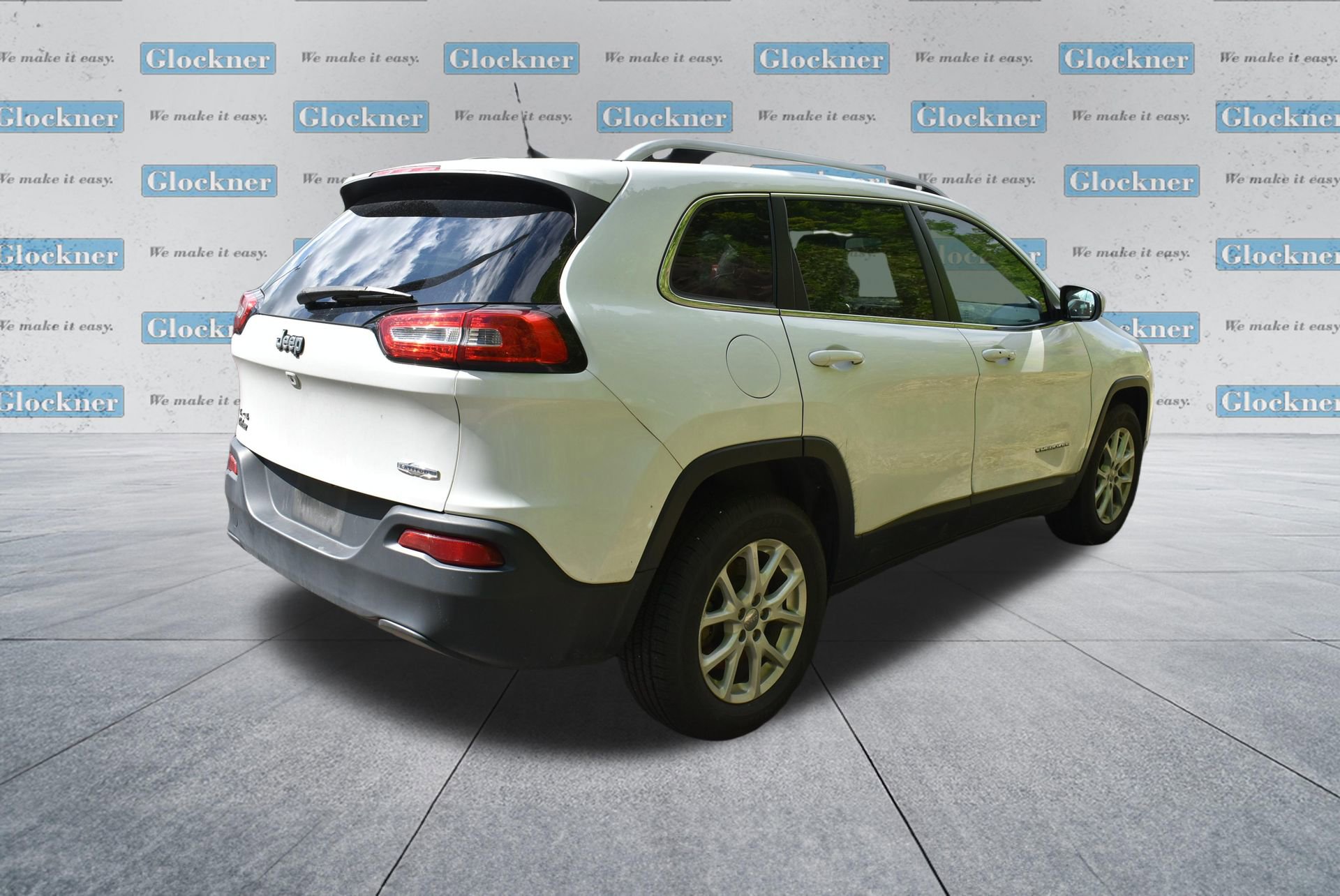 Used 2018 Jeep Cherokee Latitude Plus w/ Cold Weather Group AWD/4WD image 6